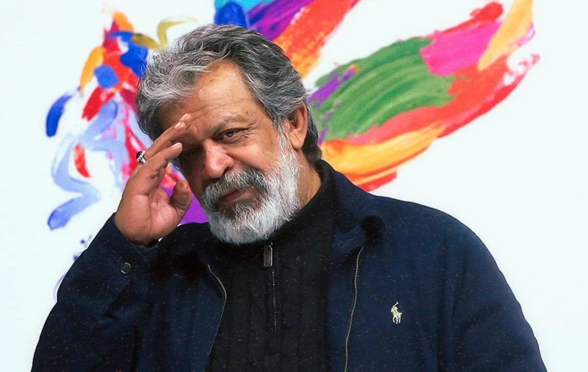 حسن پورشیرازی، بازیگر نقش غلام در فیلم پیر پسر، پرتره سینمایی با نورپردازی دراماتیک