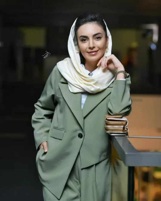 «غریبه»؛ معمای زنده بودن همسر مرده و پرونده‌ای که به قاچاق دارو می‌رسد - تصویر ۴ - راهنمای تماشا