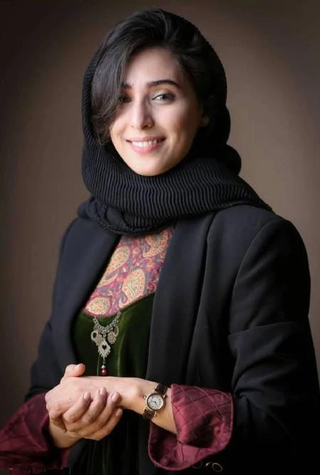 آناهیتا افشار؛ از کشف اتفاقی توسط عطاران تا حواشی تبلیغ «بیدار» - تصویر ۵ - حاشیه‌ها