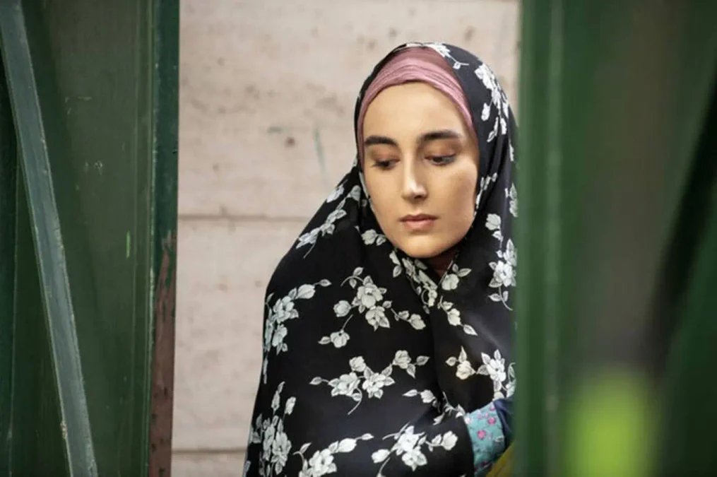 چه کسی عارف را در «هم سایه» کشت؟ ۴ فرضیه‌ای که معمای سریال را پیچیده‌تر می‌کند - تصویر ۲ - نقد و تحلیل