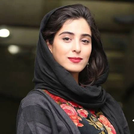 آناهیتا افشار؛ از کشف اتفاقی توسط عطاران تا حواشی تبلیغ «بیدار» - تصویر ۴ - حاشیه‌ها