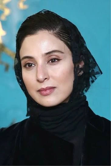 آناهیتا افشار؛ از کشف اتفاقی توسط عطاران تا حواشی تبلیغ «بیدار» - تصویر ۲ - حاشیه‌ها