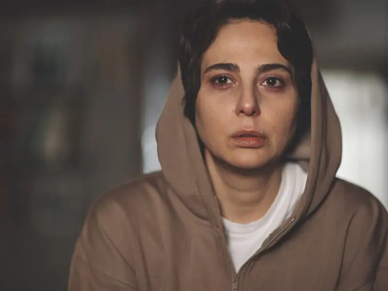 اولین تصویر رعنا آزادی‌ور و بابک حمیدیان در فیلم «فیل» منتشر شد - تصویر مقاله - اخبار روز