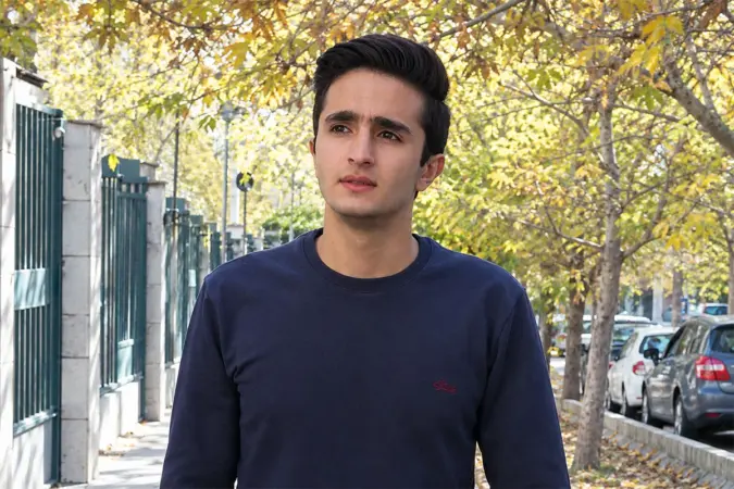 علیرضا مظفری؛ از «شوق پرواز» و نقش کودکی عباس بابایی تا کارگردانی تئاتر در ۲۲ سالگی