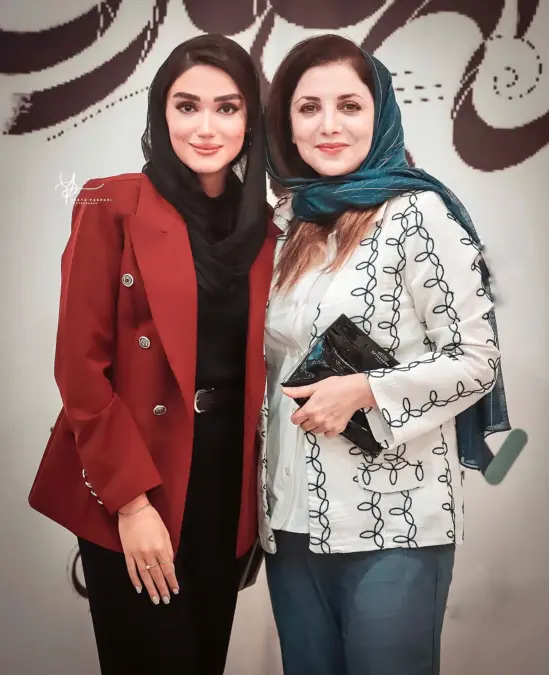 فرزانه قاسم‌زاده؛ از تئاتر زیر نظر هومن سیدی تا درخشش در «هتل» - تصویر ۳ - وب‌گردی