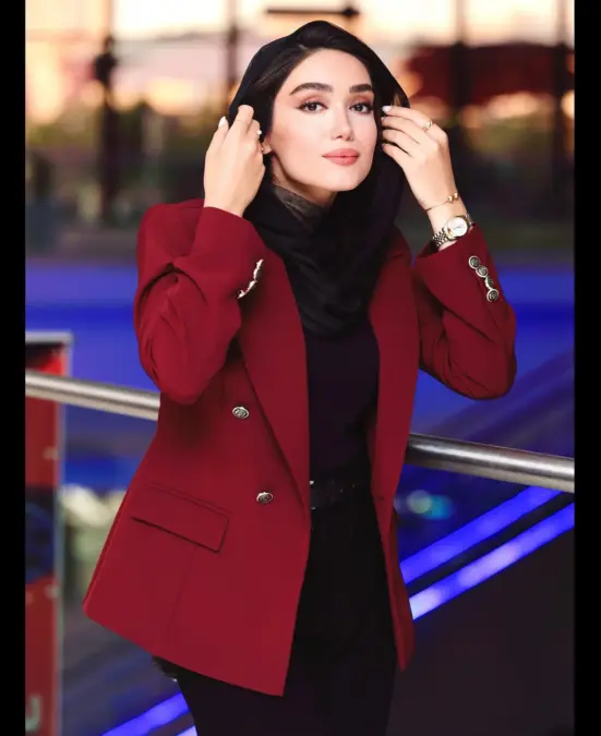 فرزانه قاسم‌زاده؛ از تئاتر زیر نظر هومن سیدی تا درخشش در «هتل» - تصویر ۴ - وب‌گردی