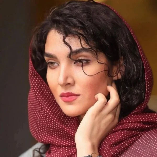 سارا رسول‌زاده؛ بیوگرافی، وضعیت تأهل و پاسخ به شایعات - تصویر ۴ - حاشیه‌ها