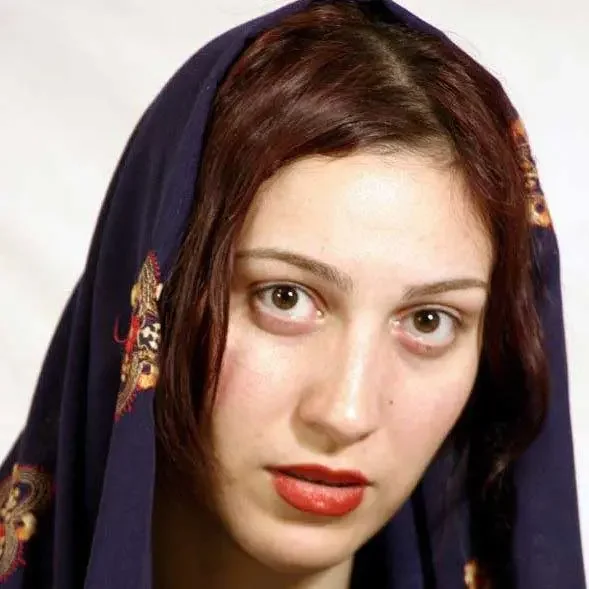 نگاهی به زندگی فلامک جنیدی؛ از دانشکده هنر و معماری تا نویسندگی در لندن - تصویر ۴ - حاشیه‌ها