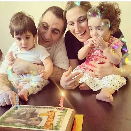 نگاهی به زندگی فلامک جنیدی؛ از دانشکده هنر و معماری تا نویسندگی در لندن - تصویر ۲ - حاشیه‌ها