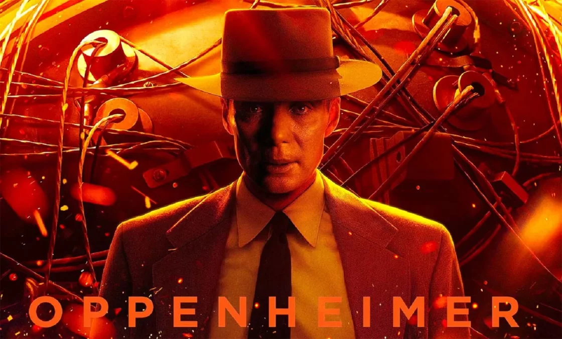 جولیوس رابرت اوپنهایمر (Julius Robert Oppenheimer؛ ۲۲ آوریل ۱۹۰۴ – ۱۸ فوریهٔ ۱۹۶۷) فیزیک‌دان نظری آمریکایی بود. او هنگام جنگ جهانی دوم رئیس آزمایشگاه لُس‌آلاموس بود و به‌سبب نقشش در پروژهٔ منهتن که در جنگ جهانی دوم به ساخت نخستین جنگ‌افزارهای هسته‌ای انجامید اغلب «پدر بمب اتمی» لقب گرفته‌است.