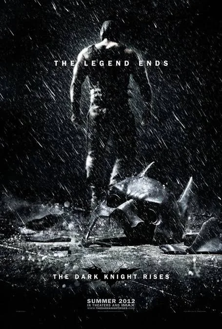 شوالیهٔ تاریکی برمی‌خیزد (انگلیسی: The Dark Knight Rises) فیلمی ابرقهرمانی به کارگردانی کریستوفر نولان است که در ۲۰۱۲ به نمایش درآمد. نولان فیلم‌نامهٔ این فیلم را به همراه برادرش جاناتان نولان نوشته و داستان آن را به همراه دیوید اس. گویر طرح کرده‌است. این فیلم بر اساس کاراکتر بتمن از دی‌سی کامیکس ساخته شده و دنبالهٔ شوالیهٔ تاریکی (۲۰۰۸) و همچنین آخرین قسمت از سه‌گانهٔ شوالیه تاریکی به شمار می رفت. کریستین بیل در نقش بروس وین / بتمن در کنار مایکل کین، گری اولدمن، ان هتوی، تام هاردی، ماریون کوتیار، جوزف گوردون لویت و مورگان فریمن از بازیگران اصلی فیلم هستند. هشت سال پس از وقایع شوالیهٔ تاریکی، بین انقلابی بروس وین را مجبور می‌کند تا نقش خود به‌عنوان بتمن را دوباره از سر بگیرد و گاتهام سیتی را از نابودی هسته‌ای نجات دهد.