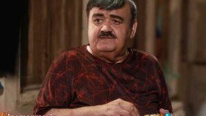 «ماه عسل» با بازی اکبر عبدی جای «دیوار دفاعی» را می‌گیرد؛ طنزی که نباید از دست داد!