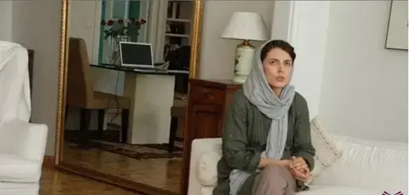 نگاهی به دکوراسیون ساده و مینیمال خانه لیلا حاتمی - تصویر مقاله - وب‌گردی