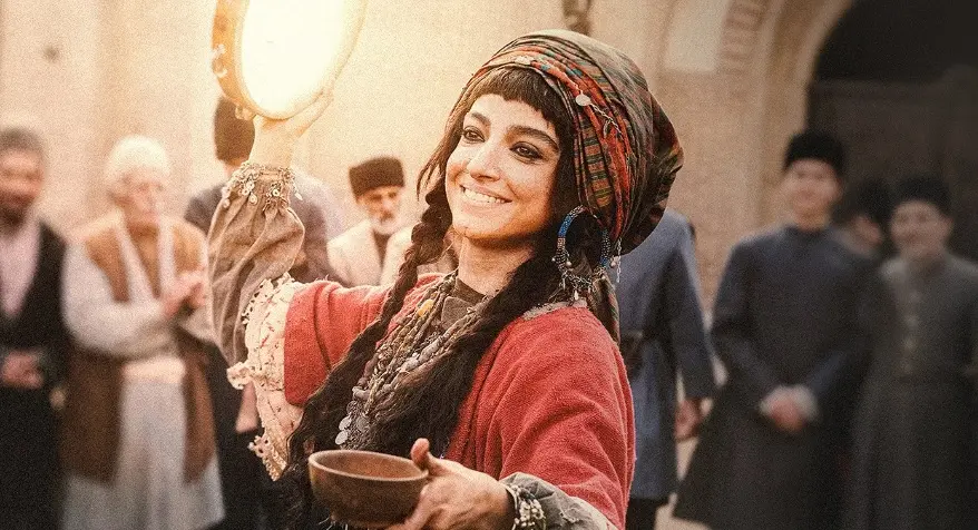 شروع سریال سرخ و سیاه؛ پارسا پیروزفر در قصه‌ای قاجاری - تصویر ۲ - راهنمای تماشا