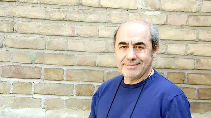 کمال تبریزی در حال صحبت درباره سینمای جوان و نوآوری