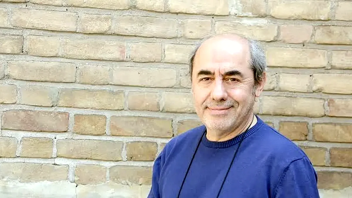 کمال تبریزی در حال صحبت درباره سینمای جوان و نوآوری