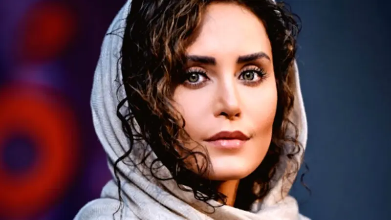 پوستر فیلم سینمایی من می‌ترسم با بازی الناز شاکردوست و گروه بازیگران