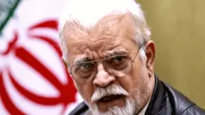 مهدی فخیم‌زاده بازیگر و کارگردان سینما در حال گفت‌وگو