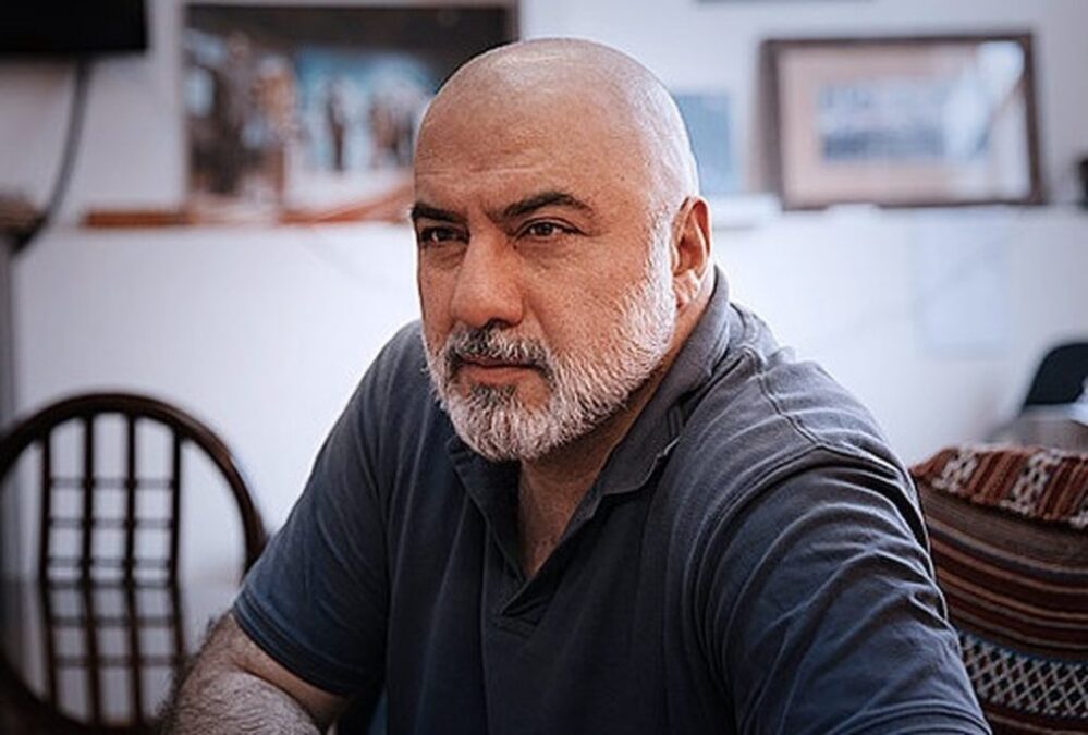 فرهاد قائمیان تهیه‌کننده تئاتر شد؛ «و خداوند درون یک مرد دو قلب قرار نداد» روی صحنه می‌رود